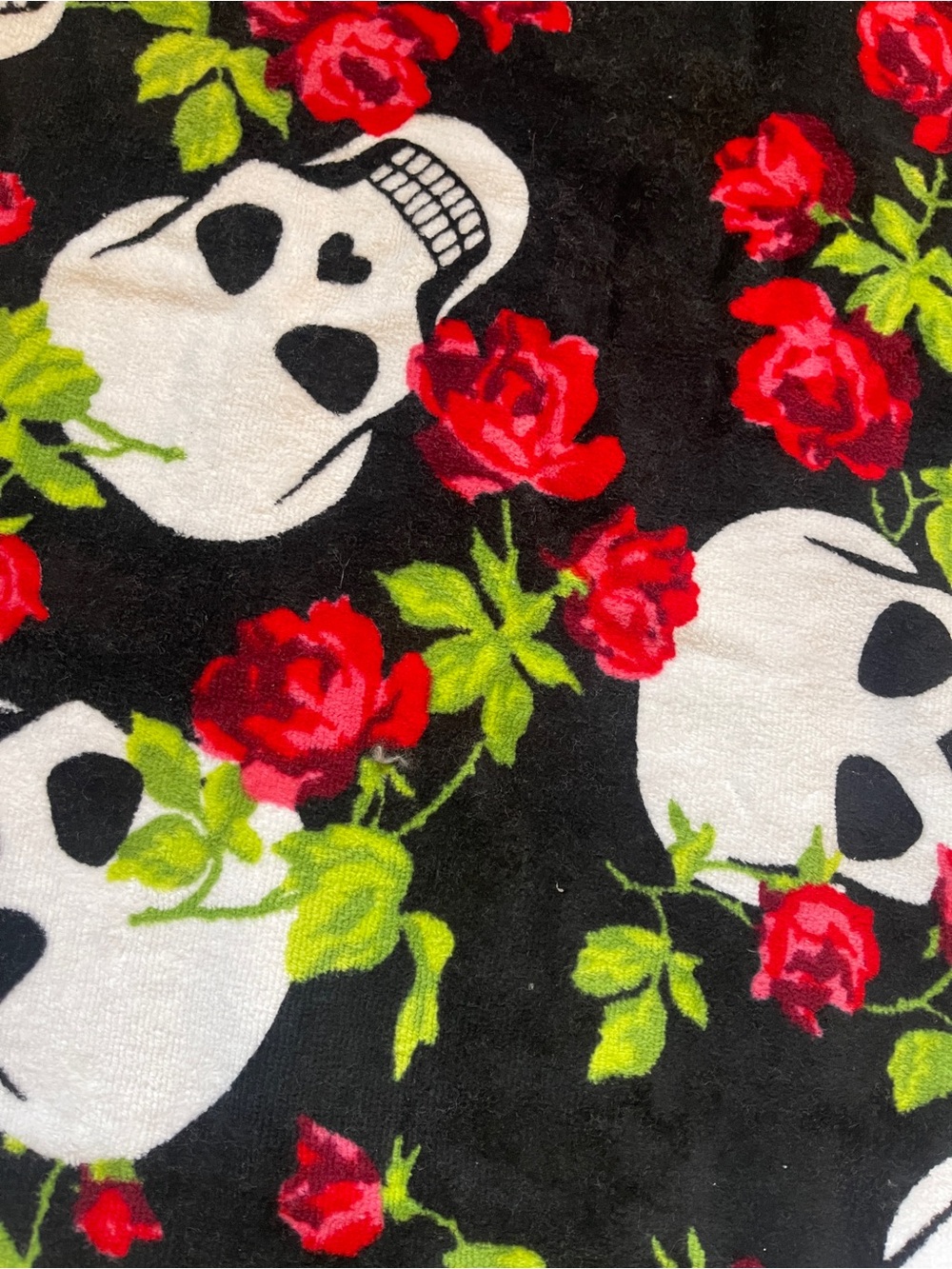 Set of 2 Skull &Roses Hand Towels by Betsey Johnson. - Picture 3 of 5